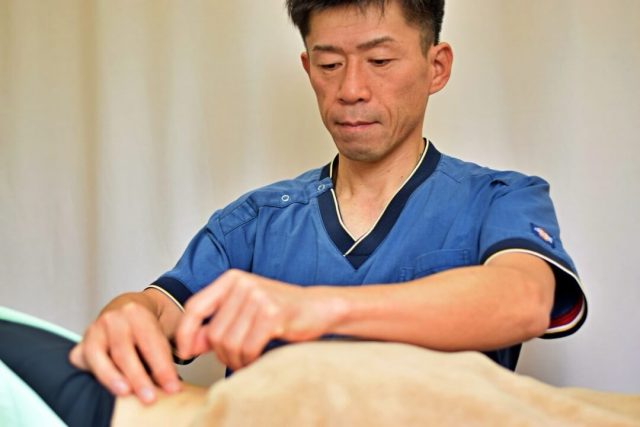 ふじかけ鍼灸院のはり施術風景